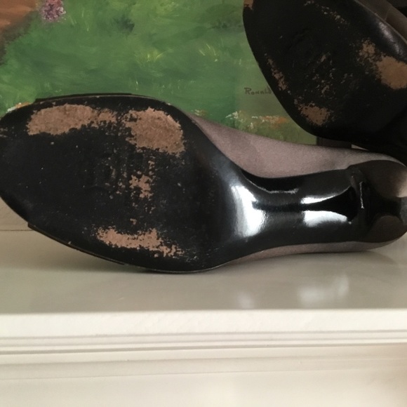 Stuart Weitzman Gigiritz Dark Brown Satin ruffle detail peep toe pumps /Like NEW - Picture 14 of 16